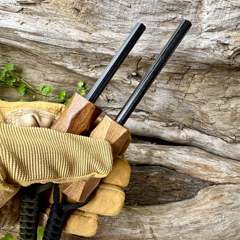 ที่จุดไฟแบบใช้หินเหล็กไฟกลางแจ - Ferro Rod Striker บทวิจารณ์และราคา